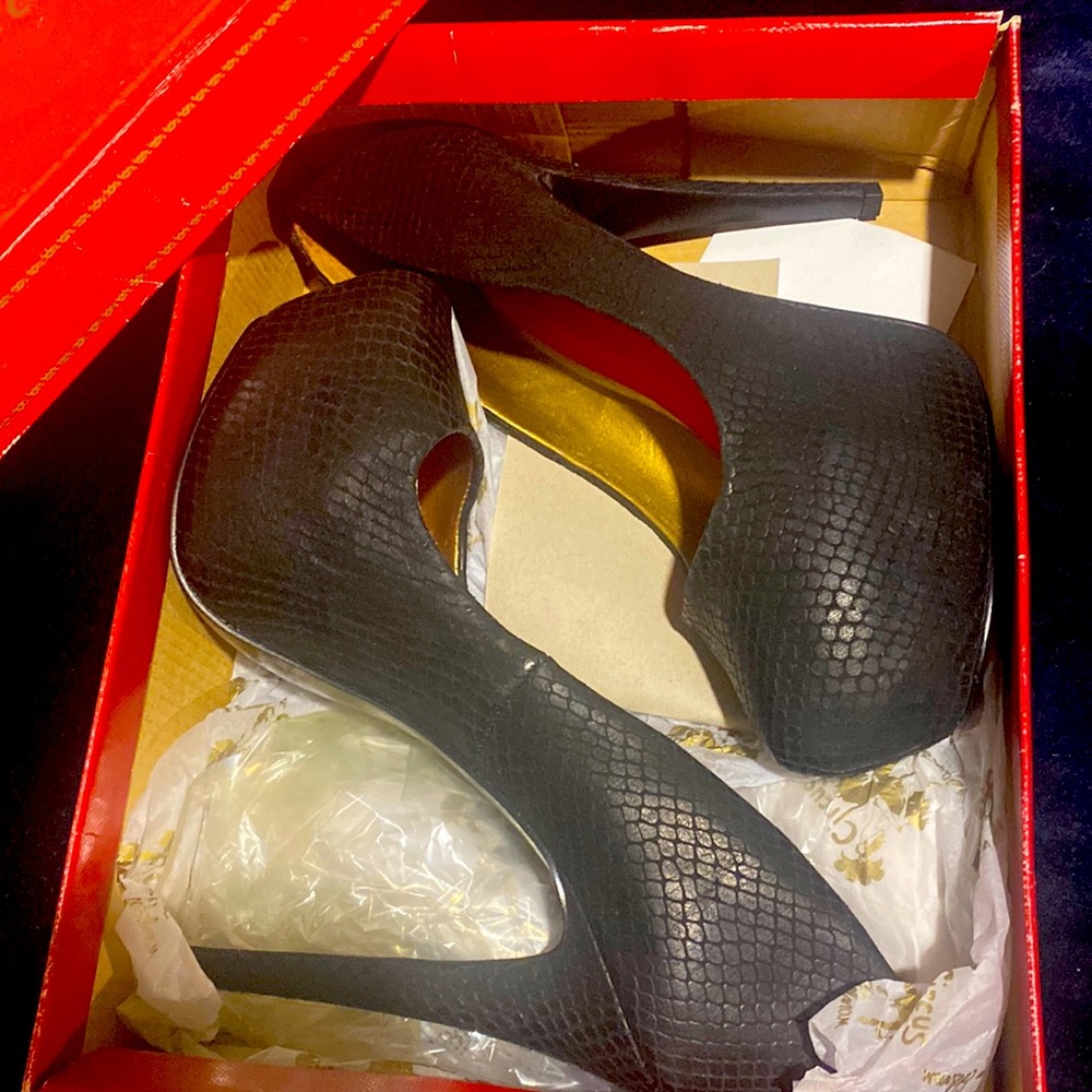 Circus by Sam Edelman black snakeskin size 9.5